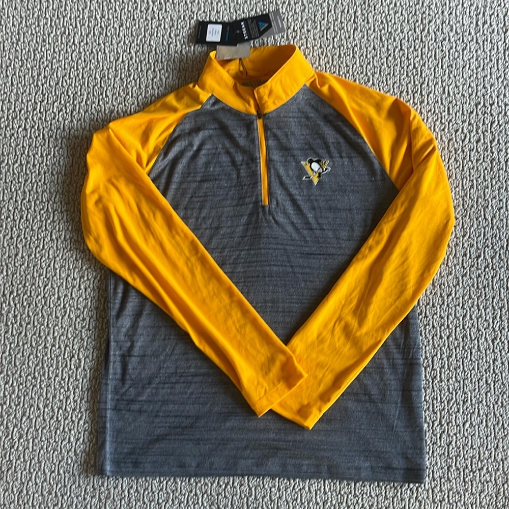 NWT men’s Pittsburgh penguins 3/4 pull over.